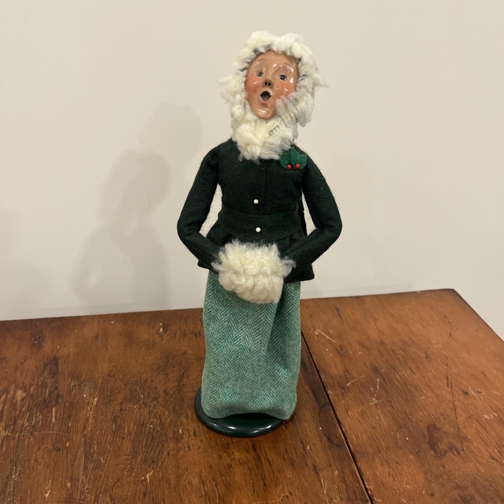 1989 BYERS CHOICE CHRISTMAS CAROLER Woman Green Herringbone Dress, Fleece Muff